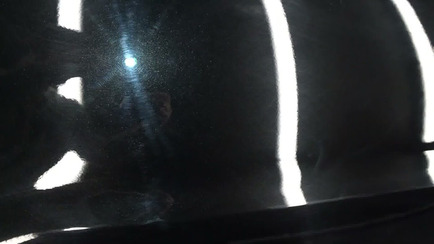 Deep, clear, swirl-free gloss after machine polishing